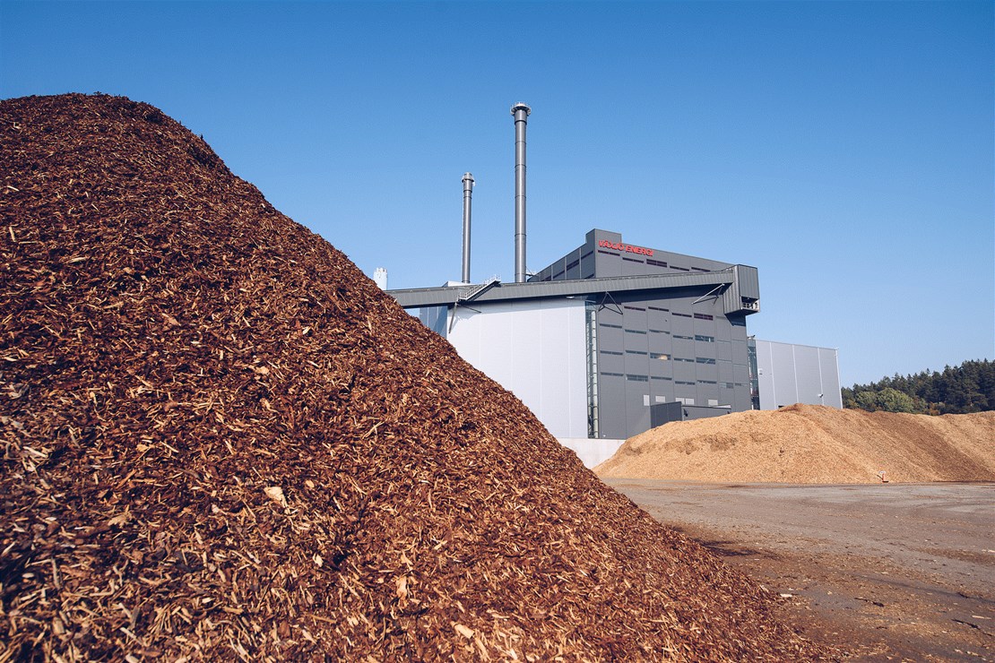 På Växjö Energi tas restprodukter från skogen till vara för att producera förnybar el och värme. Foto: Jonas Ljungdahl